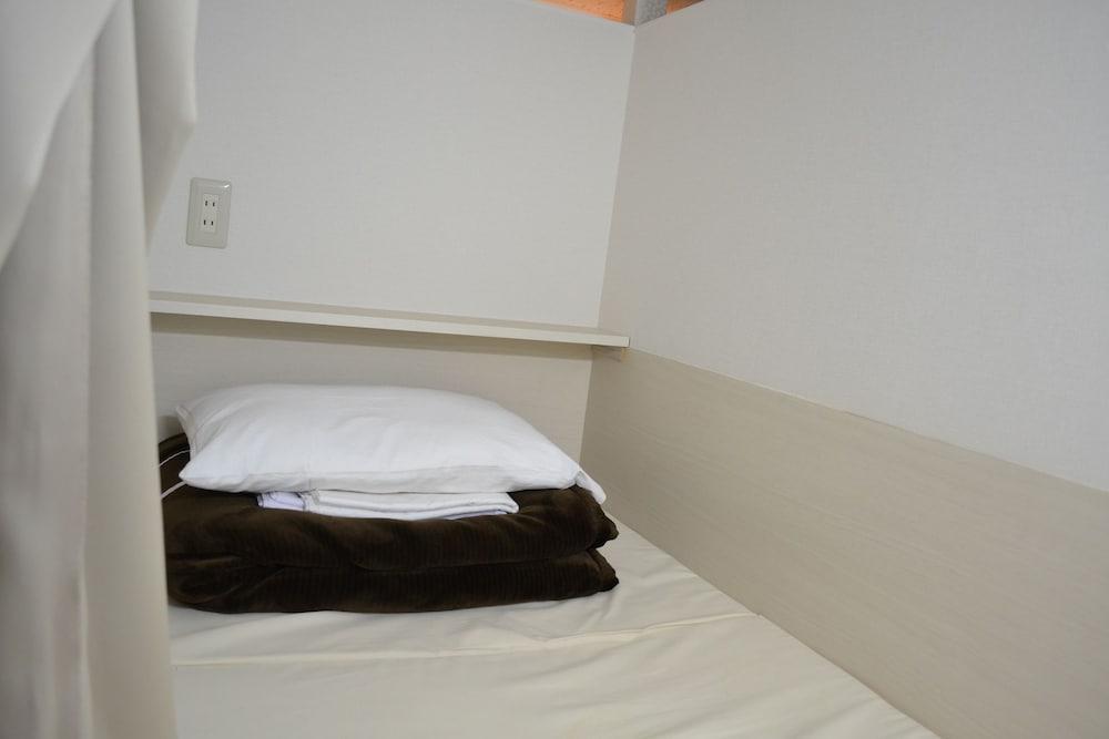 1 Night 1980 Hostel Tokyo