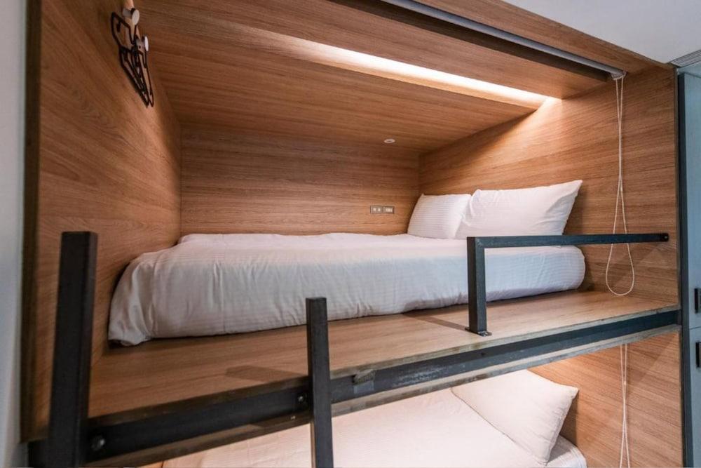 Bouti City Capsule Inn - Hostel