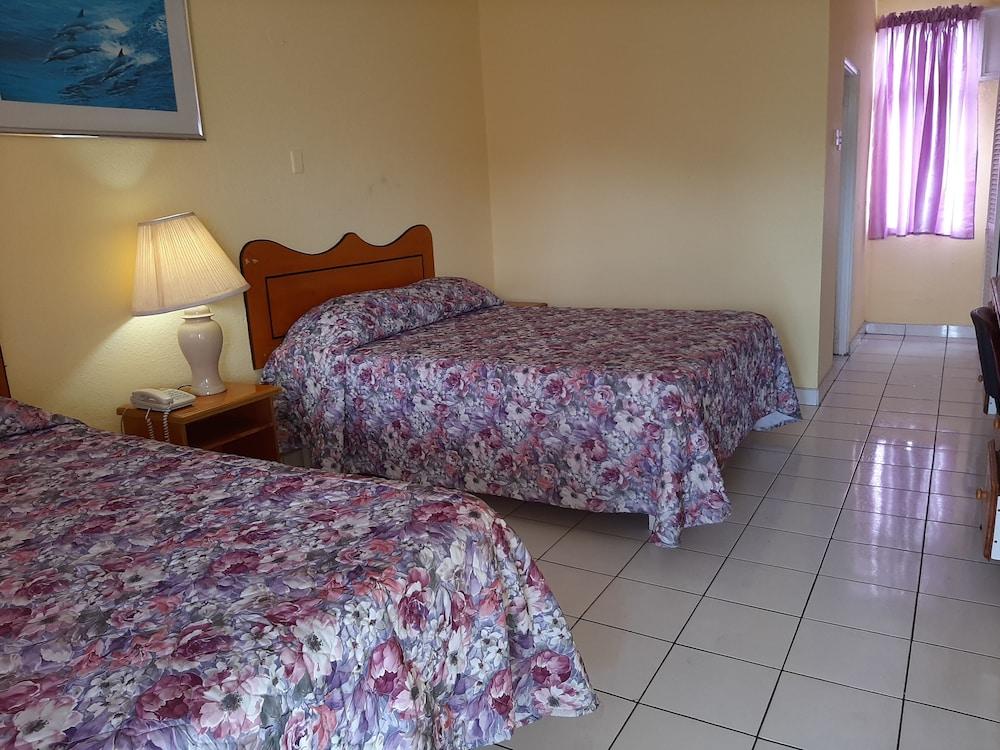 Royal Palm Suite Hotel