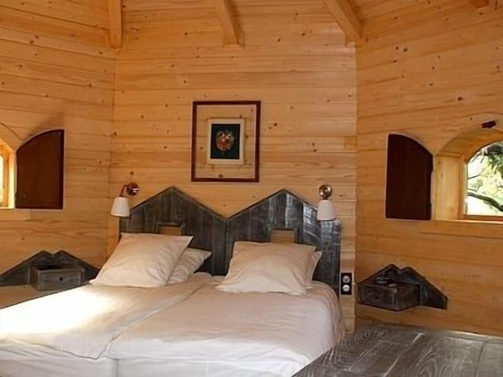Hotel Les Cabanes Dans Les Bois