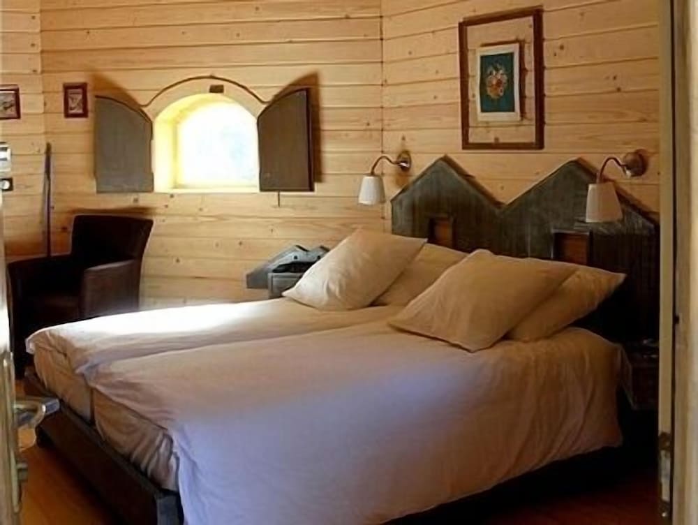 Hotel Les Cabanes Dans Les Bois