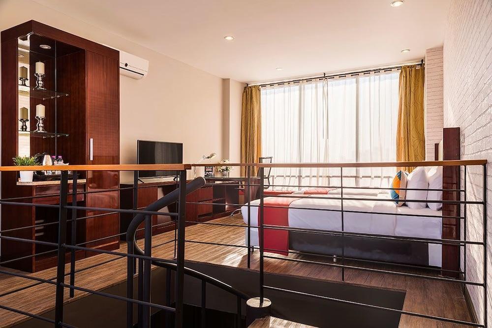 Ratchada Point Hotel