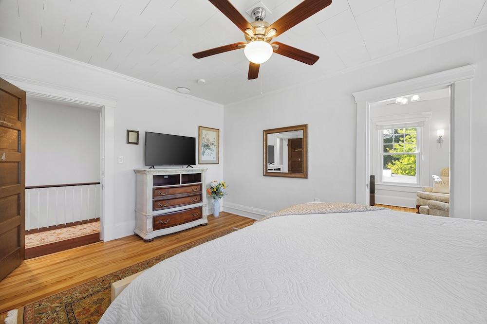 Steeles Tavern Manor