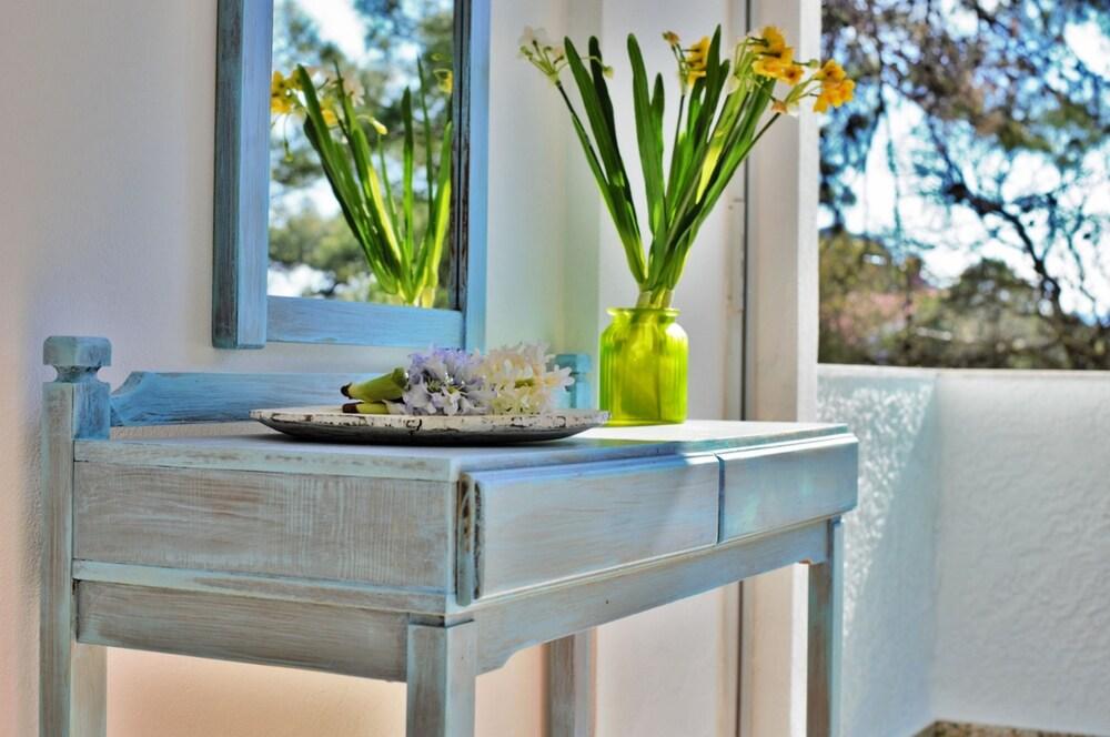 Pine Trees Art Hotel