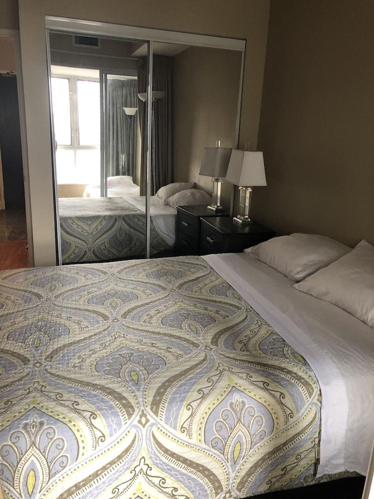 TOSuites - Signatures on Bloor