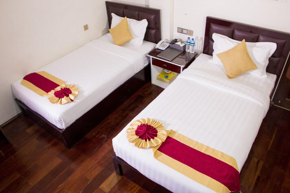 Golden City Light Hotel