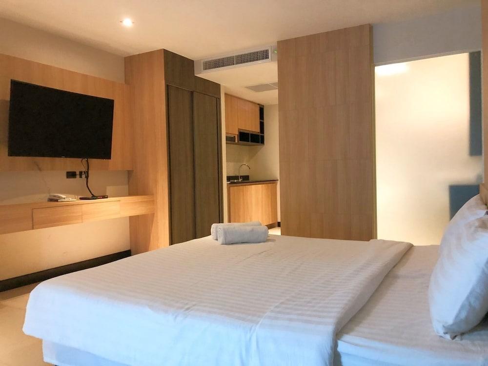 Kata Ocean View Residences