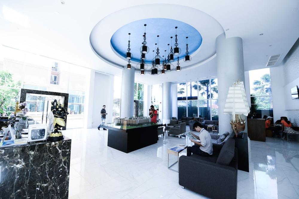 Atlantis Condo Resort by Natnarin