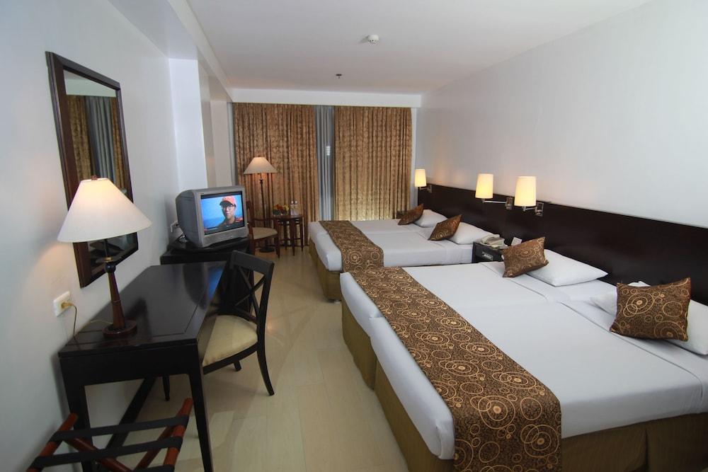 Hotel Supreme Convention Plaza