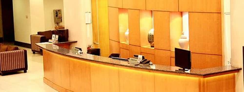 Hotel Supreme Convention Plaza