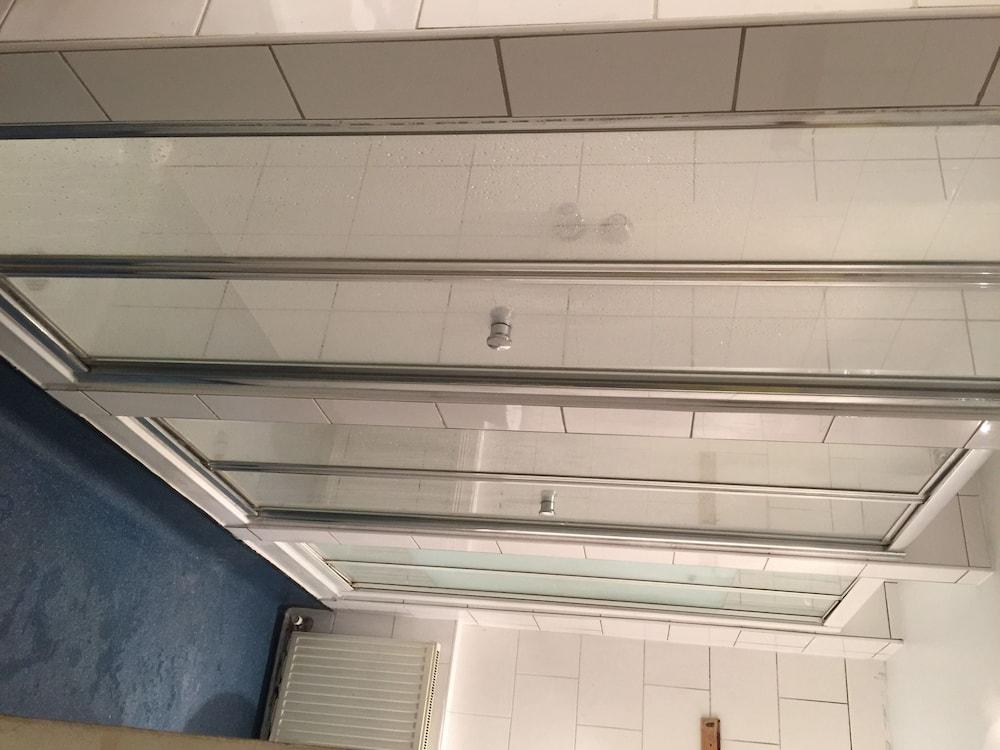 Arsenal Tavern Backpackers