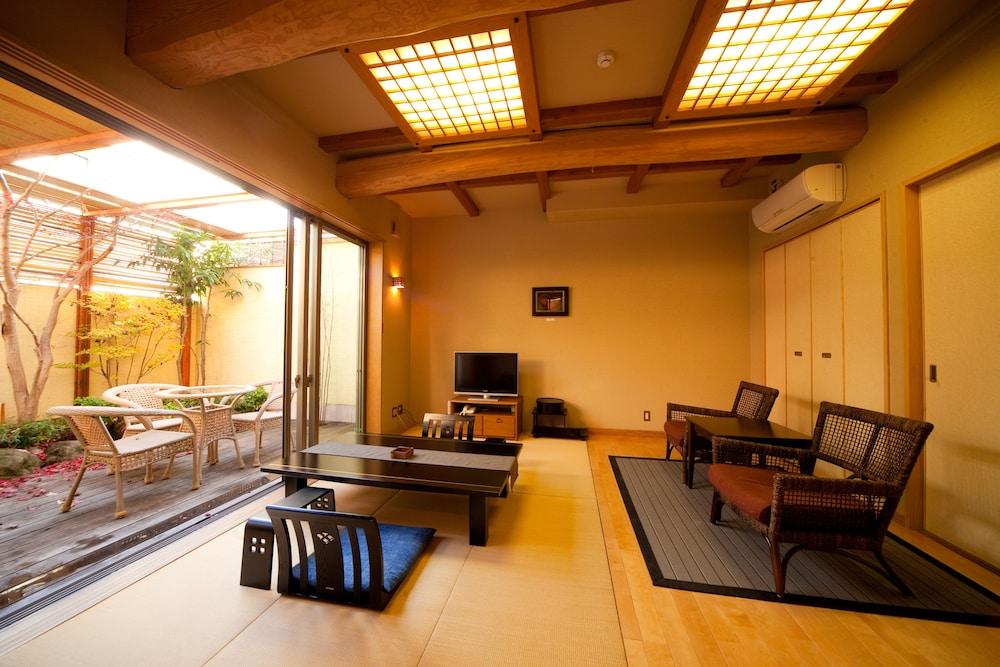 Yufuin Kutsurogi no Yado Nanakawa