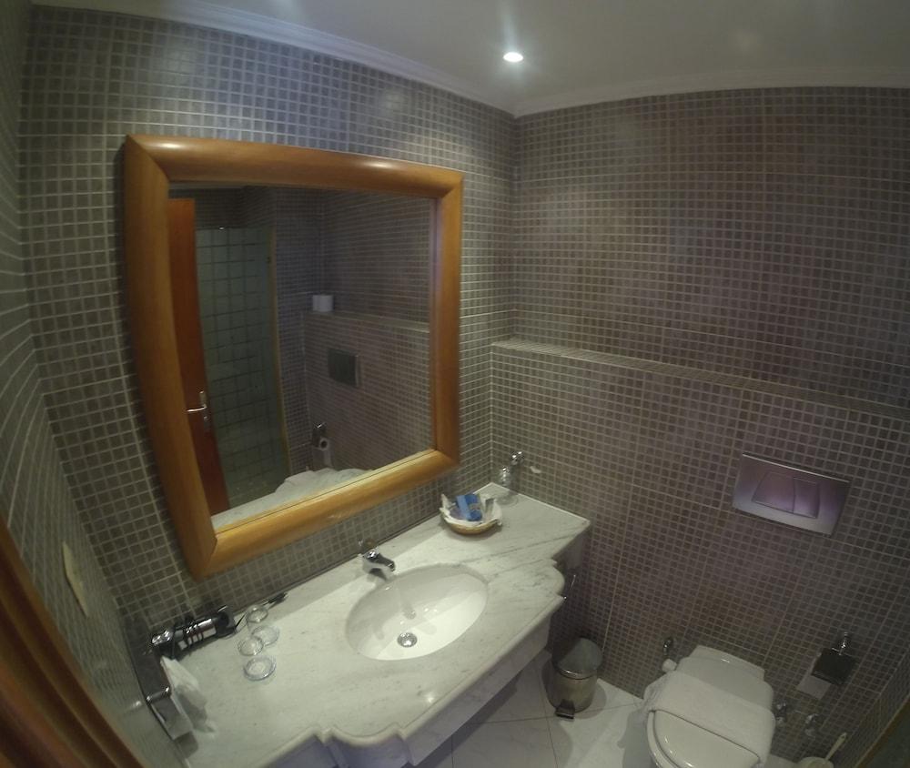 Holiday Service College & Diving