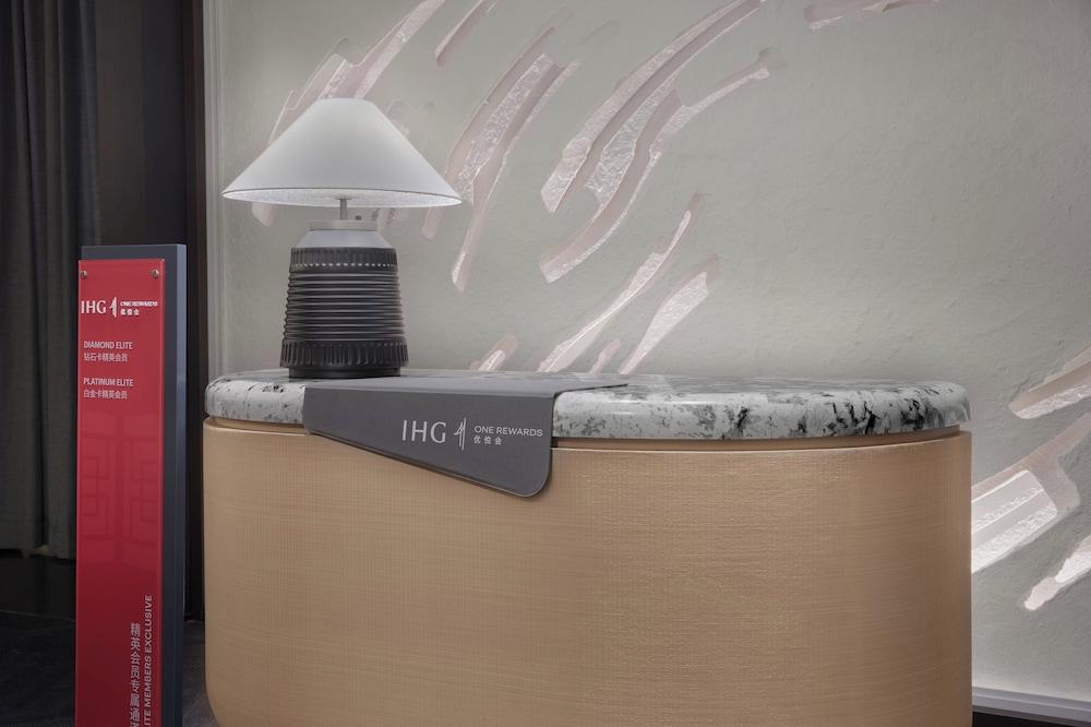 HUALUXE Shenzhen Bao'an by IHG