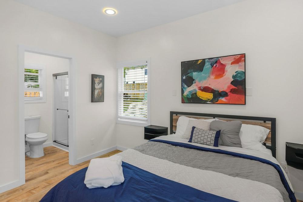 Stylish 4BR Haven Backyard and Fire Pit