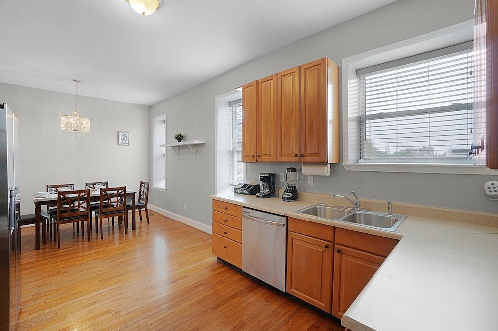 Spacious 3-Bedroom with King Bed