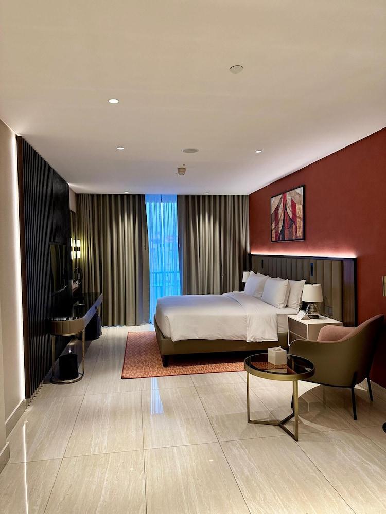 Doubletree By Hilton Amman Hotel & Residences