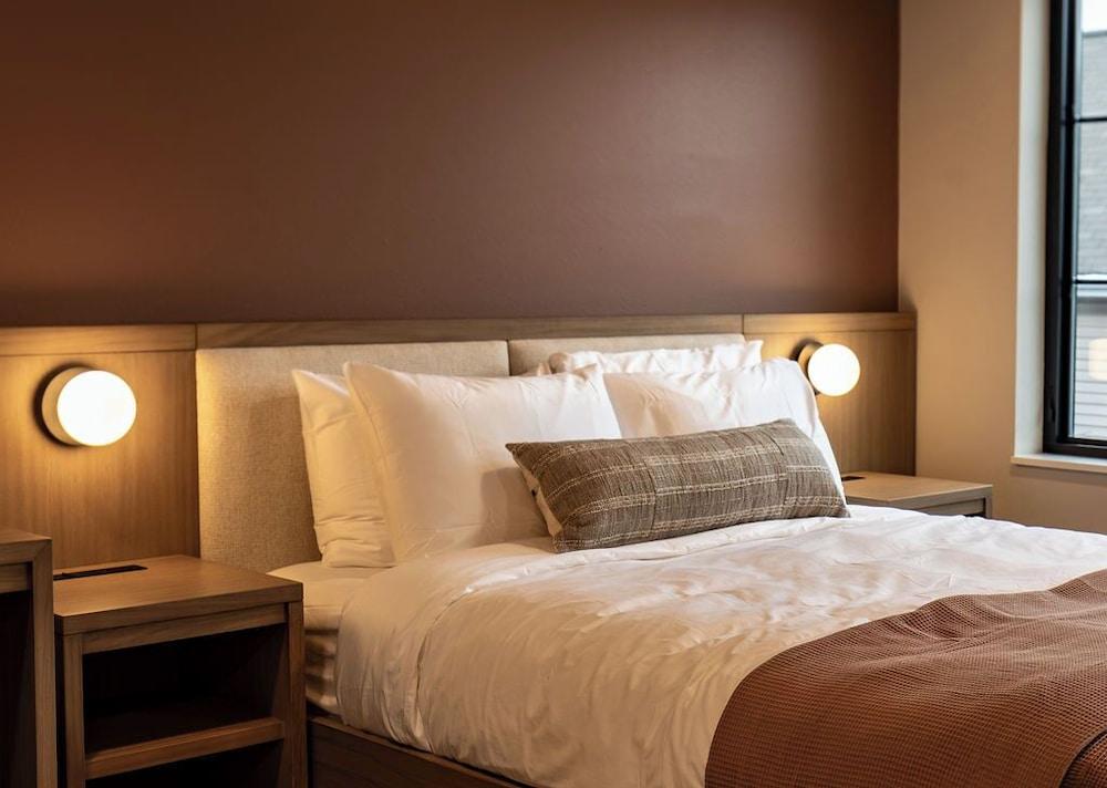 The Dylin by Mint House