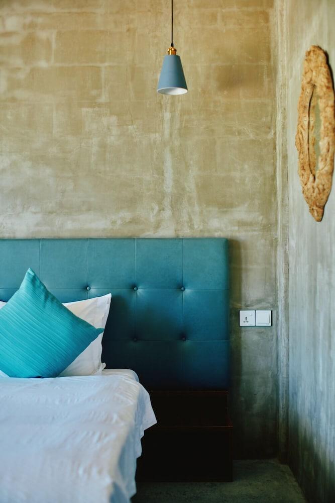 Araaik Beach Village