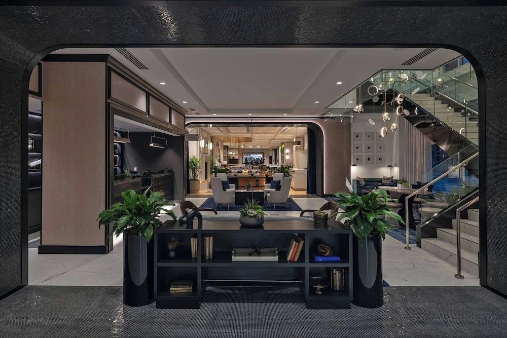 The Vanguard Ann Arbor, Autograph Collection