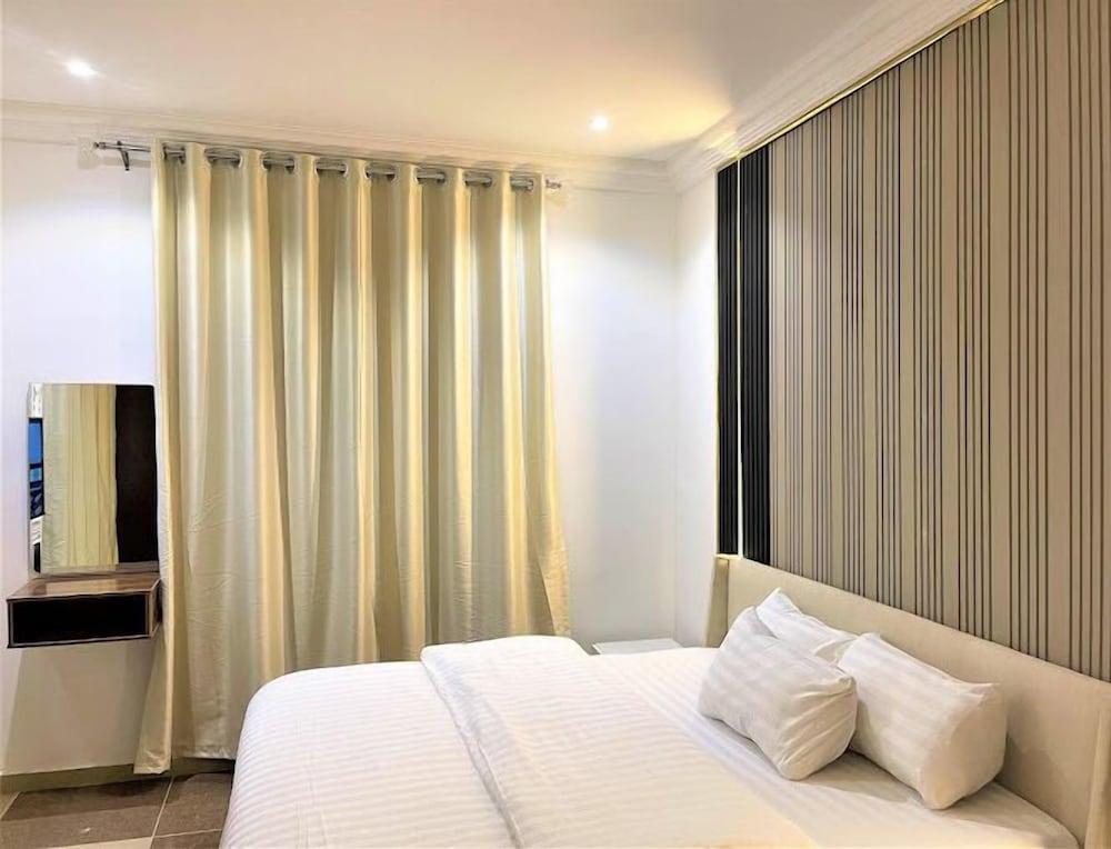 Bizzare Luxury Apartment