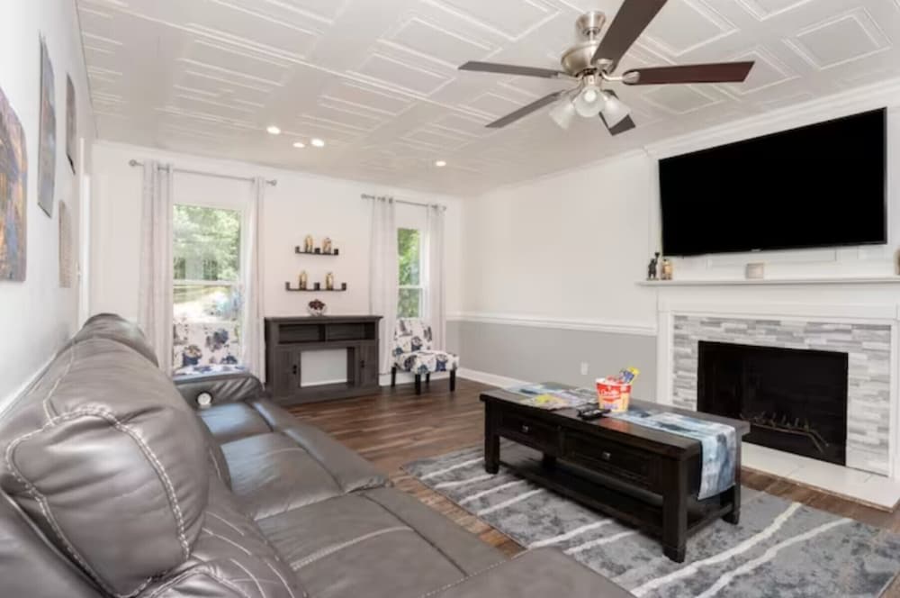 KingBed PetFriendly Washer Dryer Sleep16