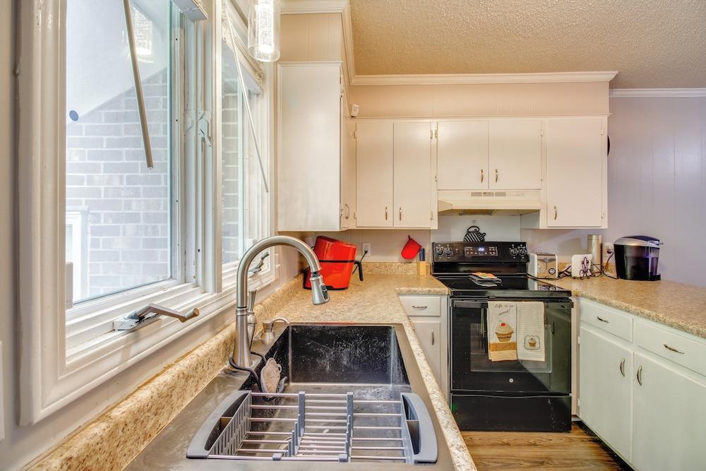 Easy Access to I-77 & I-20: Columbia Duplex!