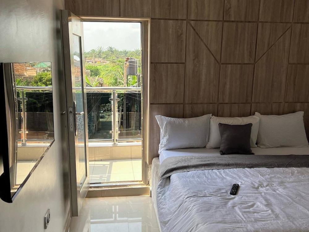 Westmac Hotel and Apartments