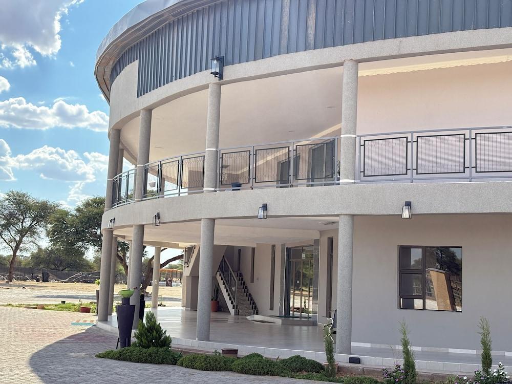 Dikukama Executive Hotel