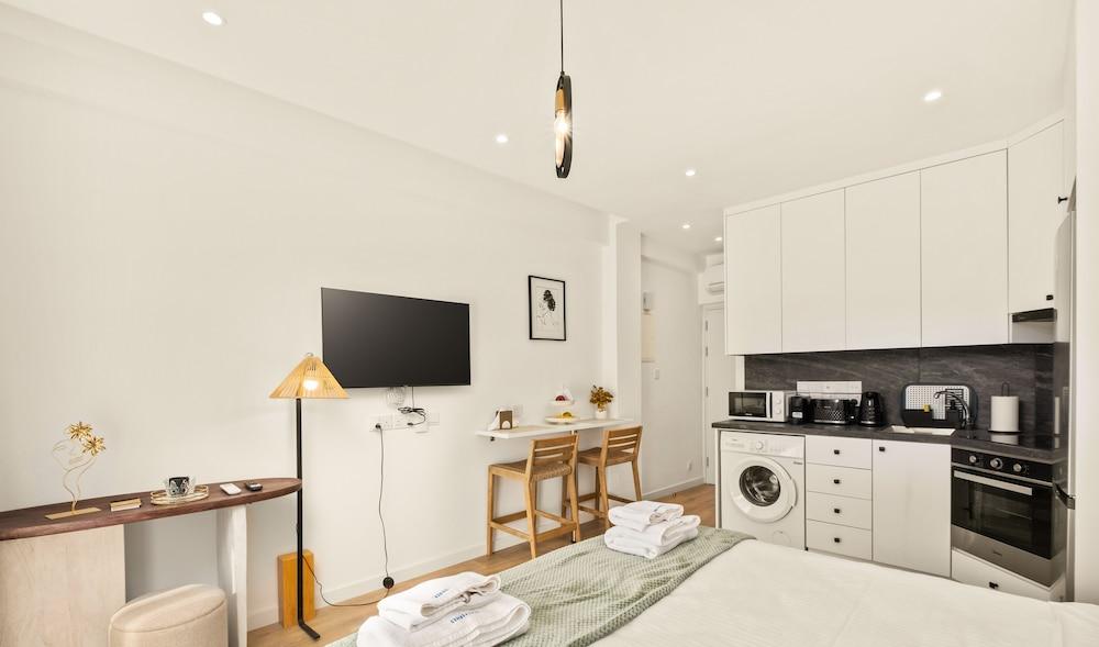 Lazuli Hermes Apartments