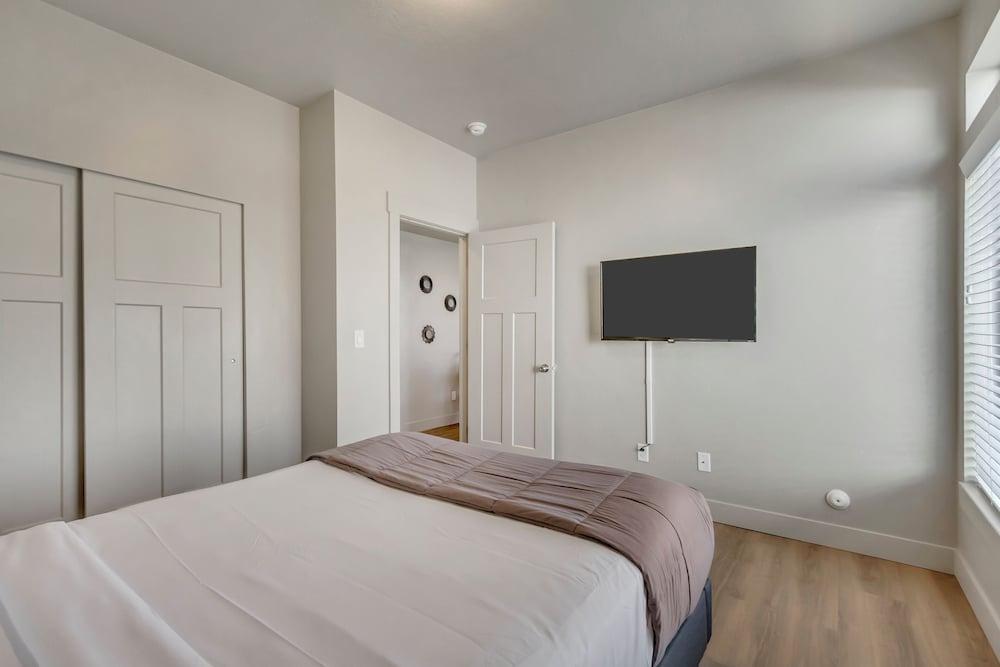 Hill Field Stays by Cloud Dream Homes