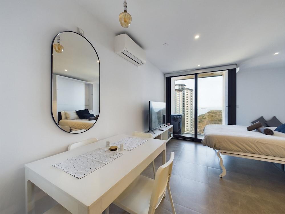 E1 Studios, Sea & Beach Views, High Floor