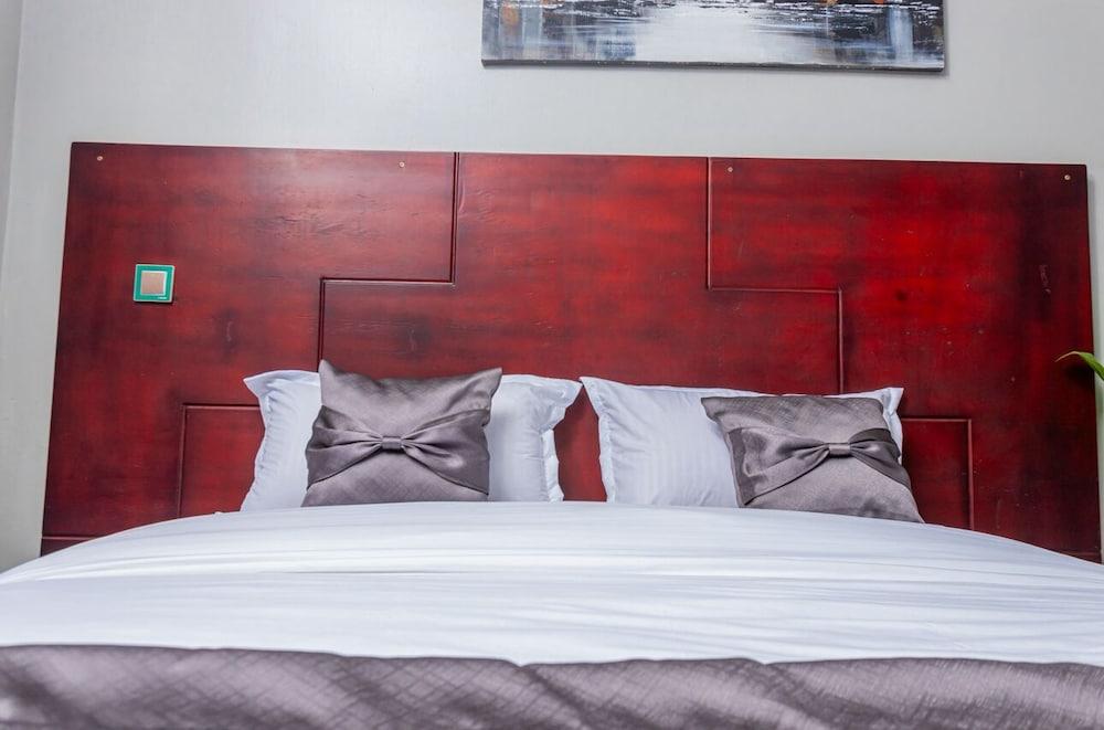 The Den Soroti White