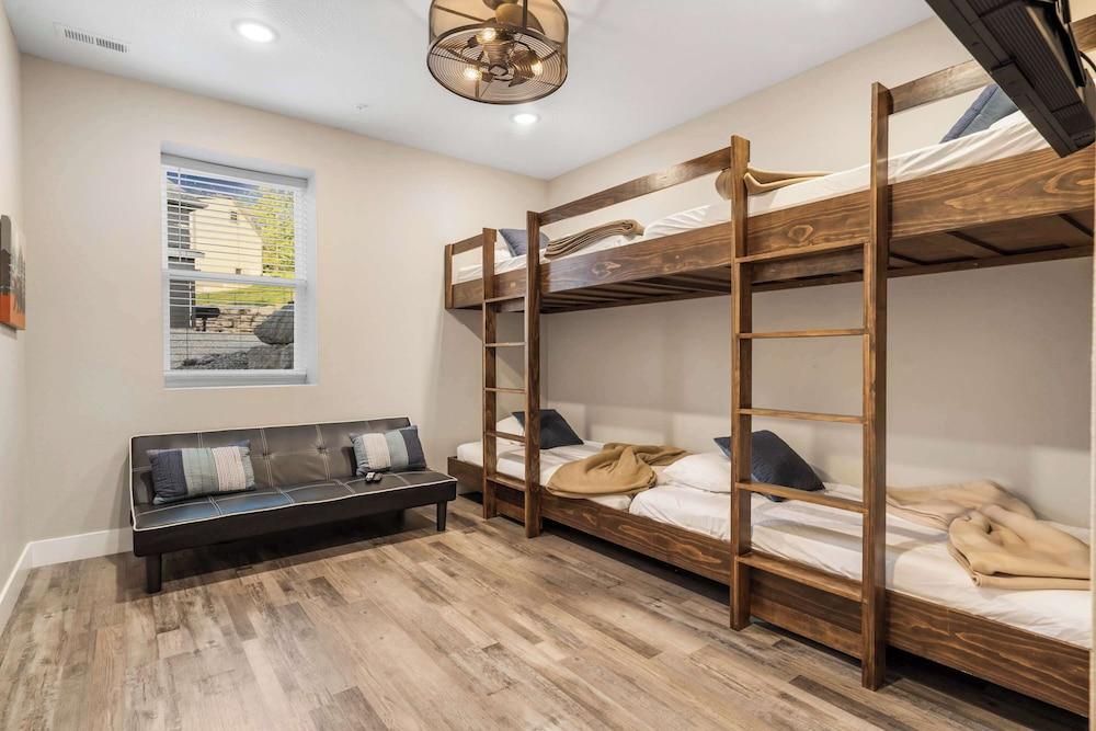 On The Rocks - Home for 16!