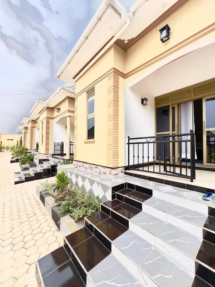 Zotel leisure courts kisigula