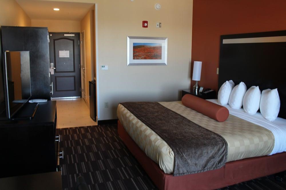 Wyndham Garden Lancaster CA