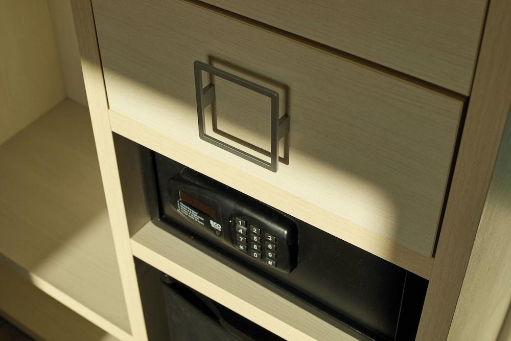 1881 Barcelona Rosellón Hotel