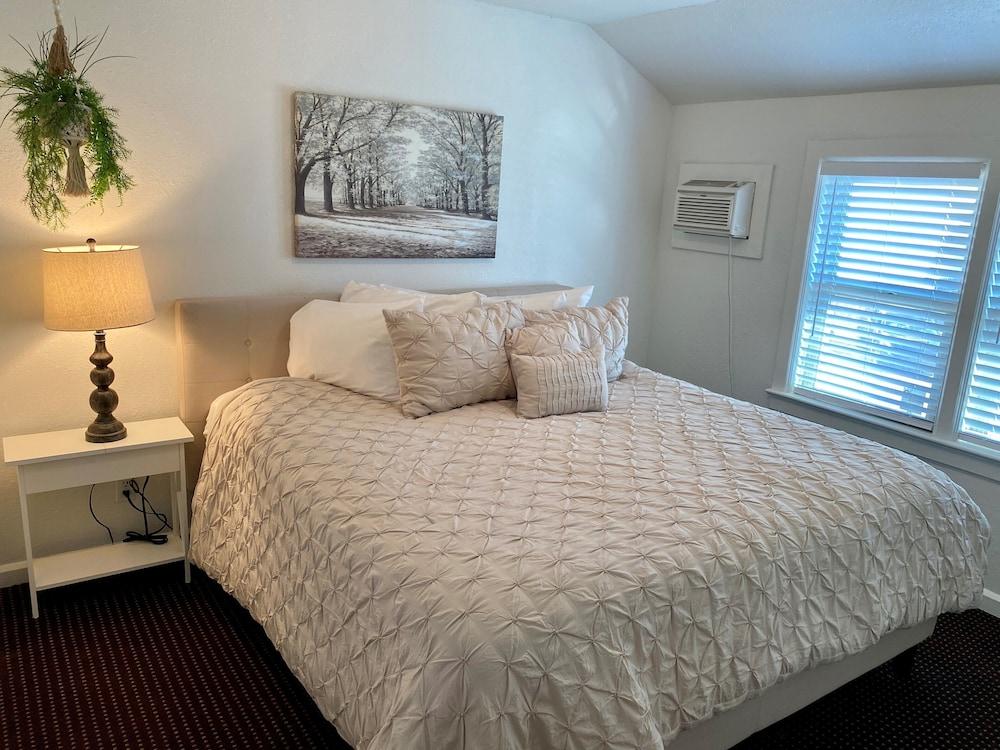 Moose Creek Lodge & Suites