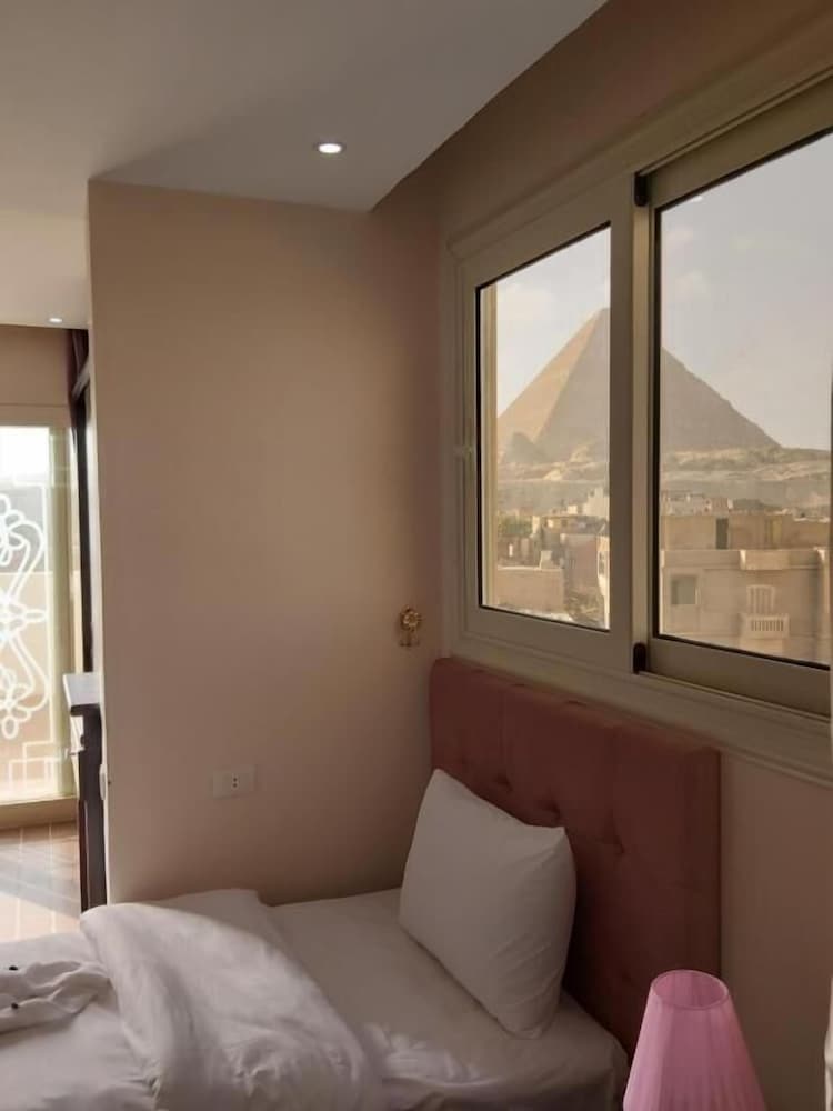 Pyramids Plateau Inn