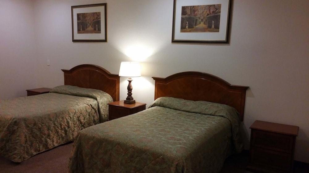 Country Regency Inn & Suites