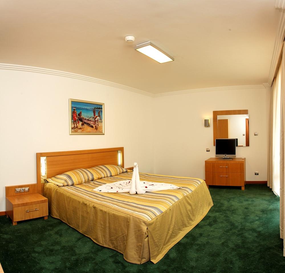 Emerald Beach Resort & SPA