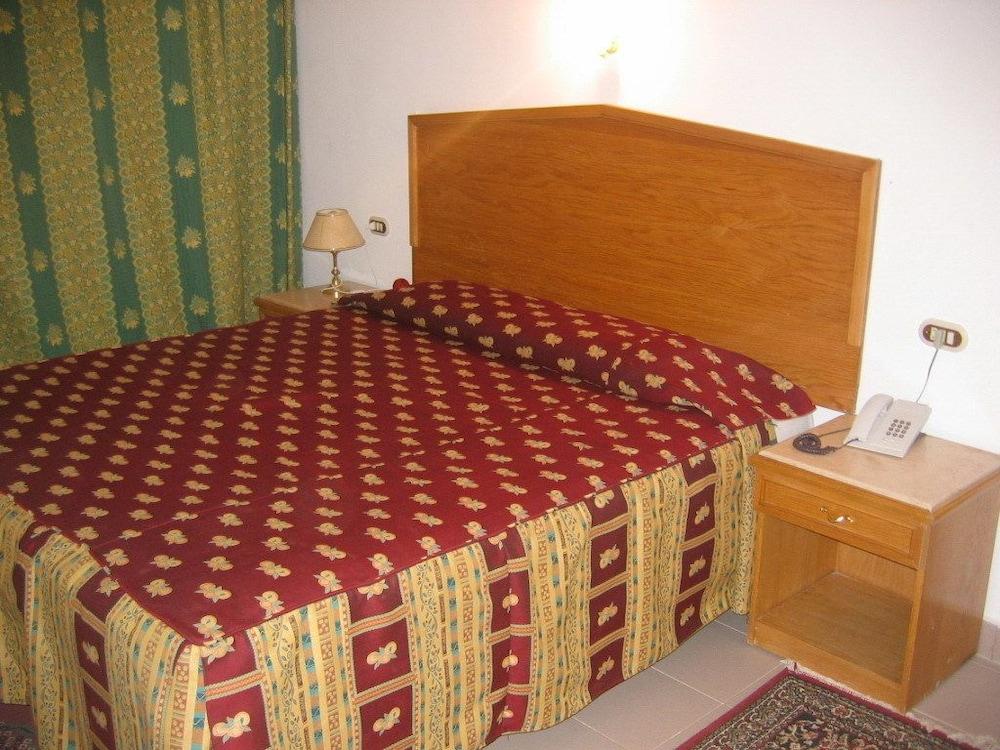 Catherine Plaza Hotel