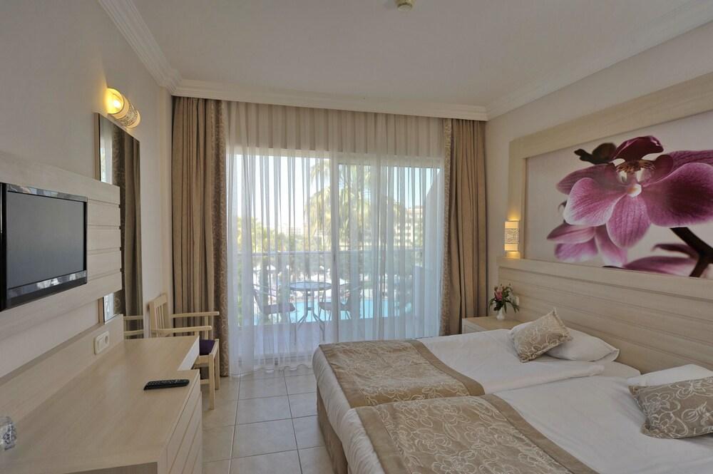 Seaden Corolla Hotel