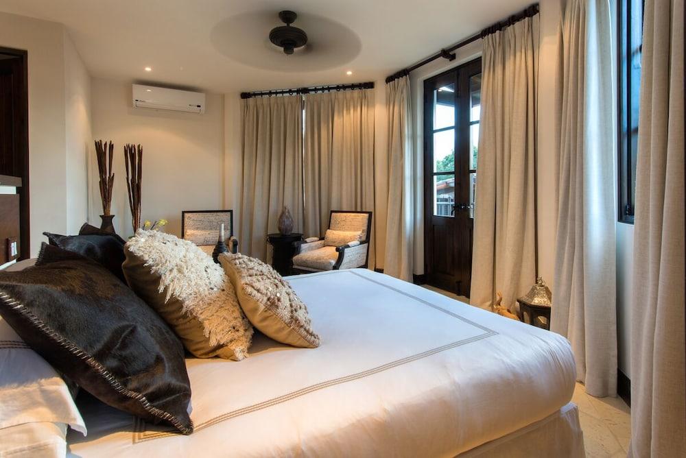 Las Catalinas Doorway