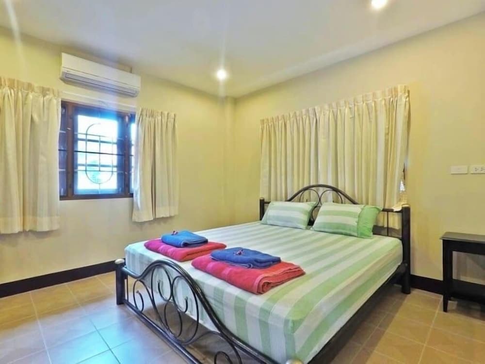 Krisada Beach Resort