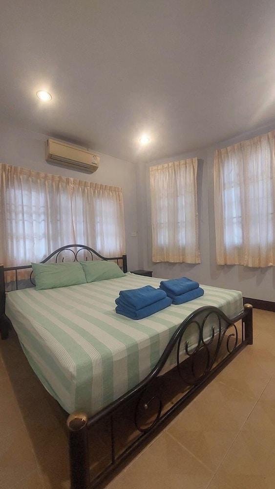 Krisada Beach Resort