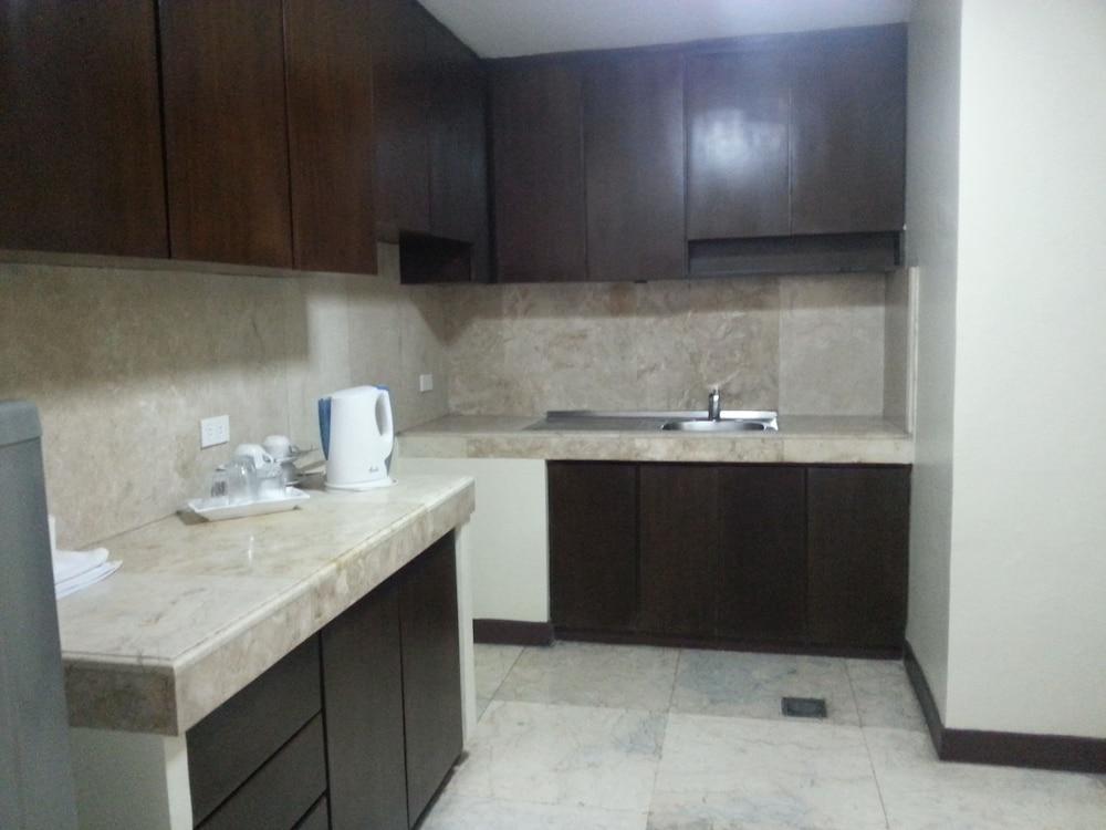 Crown Port View Hotel