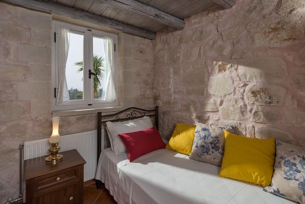 Boutique Villa Petra Eleni