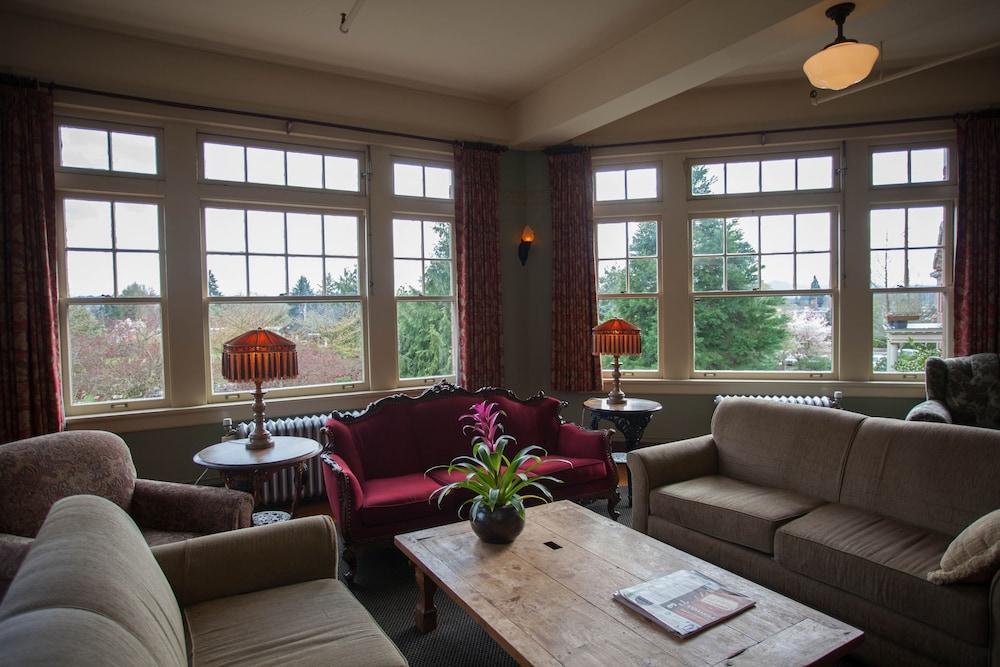 McMenamins Grand Lodge