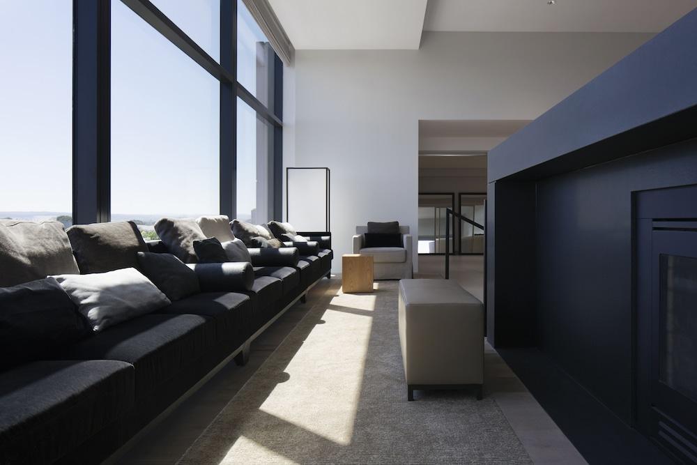 Little National Hotel Canberra